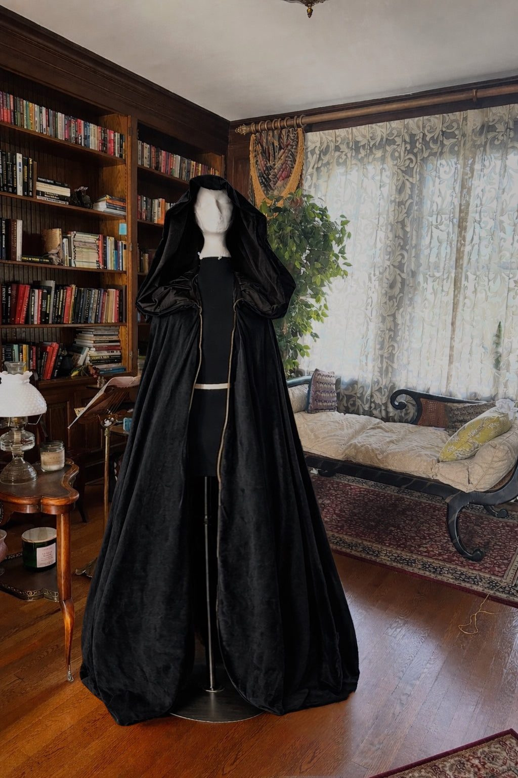 The Wayfarer Cloak RED OR BLACK
